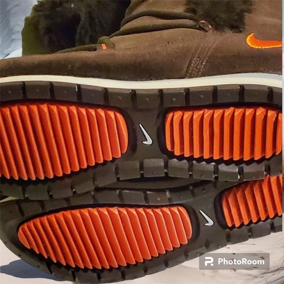 Nike brown suede winter boots size 8.5 - Picture 3 of 7